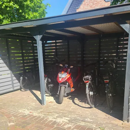 Hotel Friesischer Hof, Mit Indoor Spielplatz, Kostenfreien Parkplatz Und W-lan 3*
