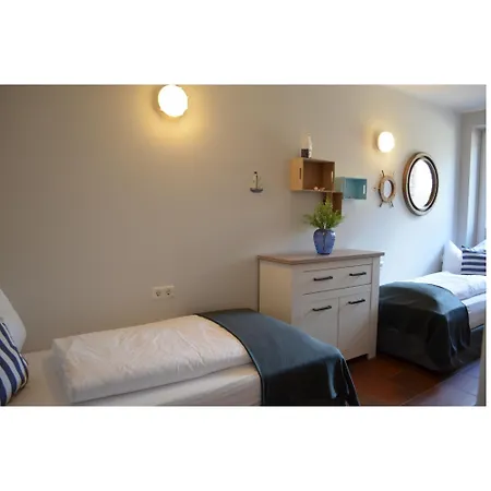 Hotel Friesischer Hof, Mit Indoor Spielplatz, Kostenfreien Parkplatz Und W-lan 3*