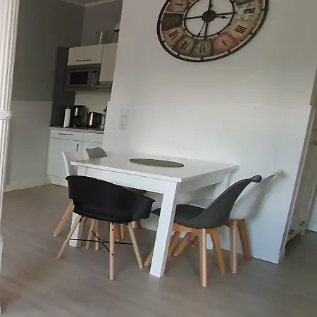 Friesischer Hof, Mit Indoor Spielplatz, Kostenfreien Parkplatz Und W-lan 3*