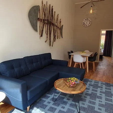 Friesischer Hof, Mit Indoor Spielplatz, Kostenfreien Parkplatz Und W-lan Hotell