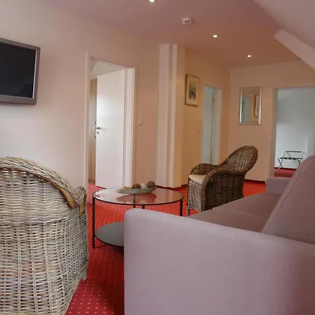 Friesischer Hof, Mit Indoor Spielplatz, Kostenfreien Parkplatz Und W-lan Hotel